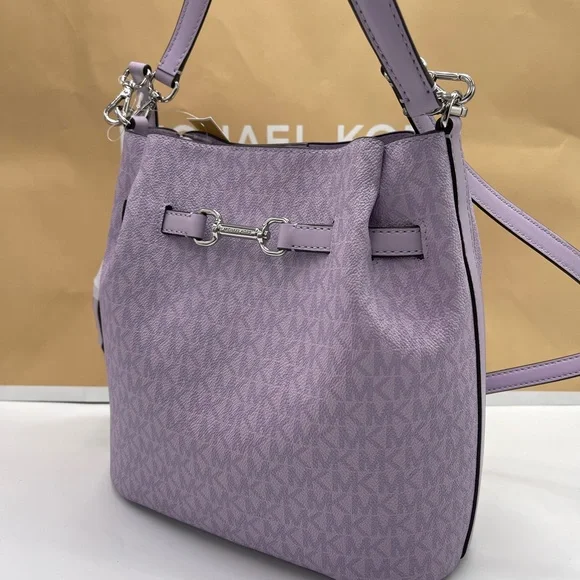 MICHAEL KORS Carson Md Logo Convertible Bucket Crossbody Shoulder
Lt Quartz
NWT - Picture 2 of 16